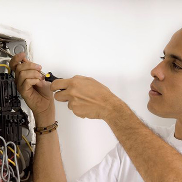 3 signs your home may need a new electrical panel